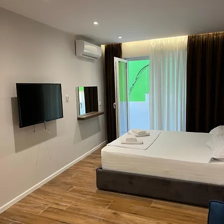 - Myslym Shyri 地拉那