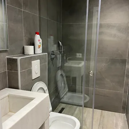 - Myslym Shyri Apartamento Tirana