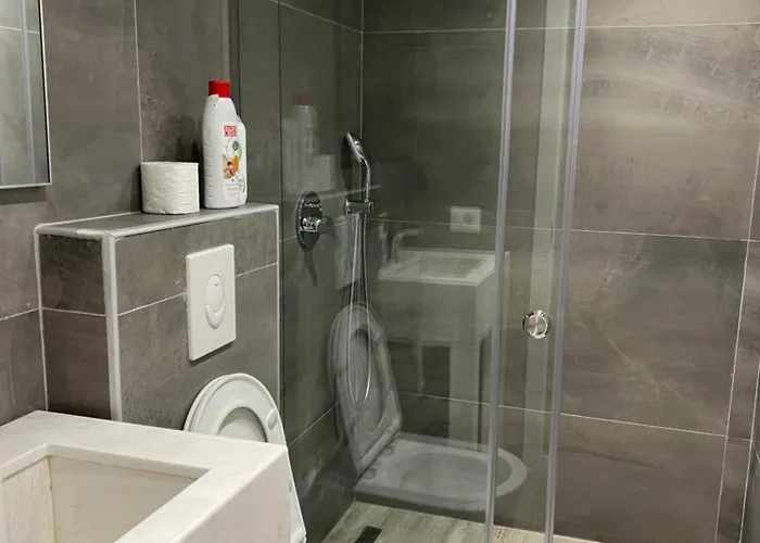 - Myslym Shyri 公寓 地拉那